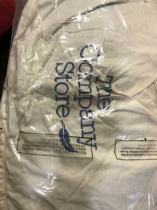 lot 2 image: Legends Royal Firm Goose Down King Pillow (1), PP53-K-WHITE, NEW