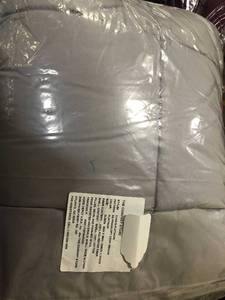 lot 45 image: PrimaLoft Deluxe Medium Warmth Platinum Queen Comforter, C1K9-Q-PLATINUM, NEW