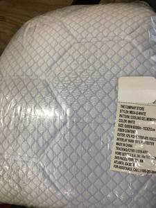 lot 68 image: Cooling Gel Memory Foam Mattress Pad Queen, MB34-Q-WHITE, NEW