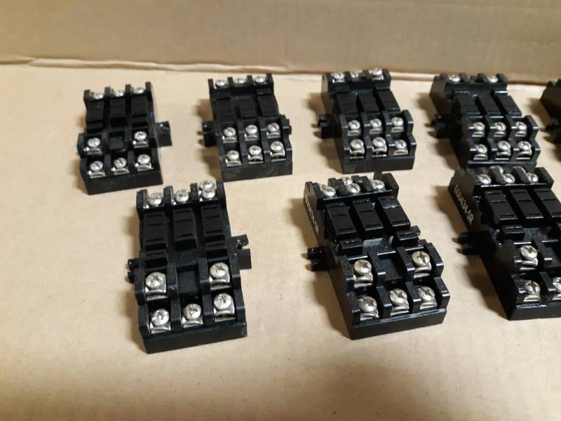 (12) 11-Pin Relay Bases