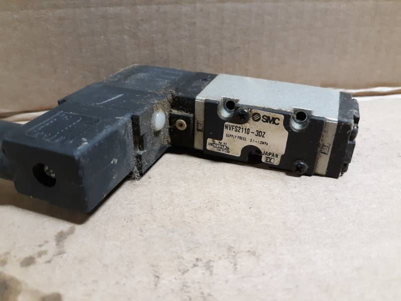 (17) SMC Pneumatic Solenoid Valves