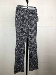 72 Piece Designer Boutique Women Apparel With Portable Pop-up Rack Resellers Lot 04 (Estimated Retail  $7,300)  New With Tags  No Reserve