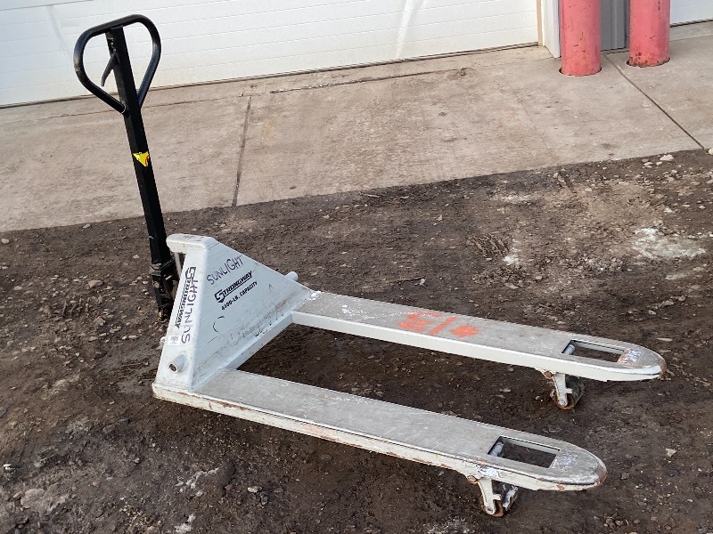 Material Handling & Storage FORKLIFTS PALLETS & PALLET JACKS