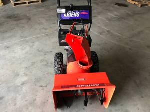 Ariens ST824LE Snowblower