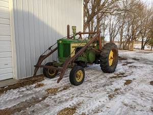 1958 John Deere 720 Tractor - Factory Wide Front - Does NOT Run