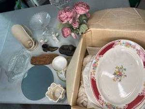 lot 39 image: Assortment of Vintage Glassware & Decor