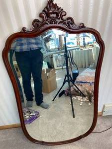 lot 18 image: Mahogany Stained Framed Wall Mirror