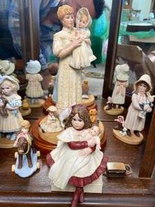 lot 23 image: Assorted Jan Hagara Collectible Figurines