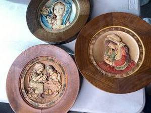 lot 27 image: Three Vintage 1970s ANRI Mothers Day Collectible Plates