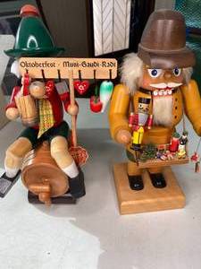 lot 28 image: Nutcracker & Music Box