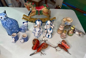 lot 35 image: Assorted Vintage Glassware, Decor, Sand Art