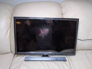 lot 511 image: Samsung 24 LED TV