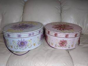 lot 515 image: Pair of Floral French Hat Boxes