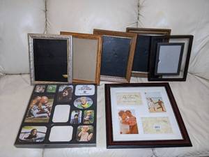 lot 536 image: Seven Picture Frames
