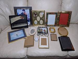 lot 538 image: (15) Assorted Picture Frames