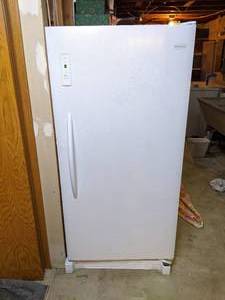 lot 7 image: Frigidaire Upright Freezer