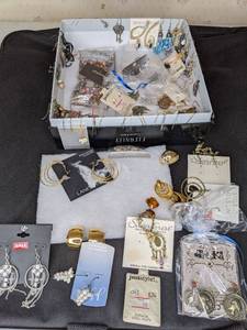 lot 109 image: Earring Overload