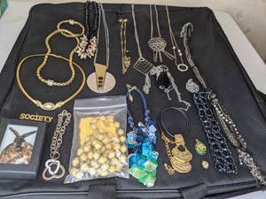 lot 116 image: Costume Jewelry Across the Ages