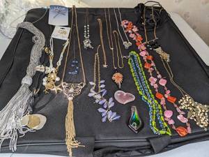 lot 118 image: Lot of Costume Necklaces & Pendants