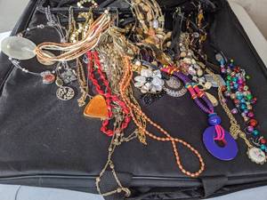 lot 120 image: Large Lot of ChunkyBeaded Necklaces