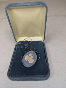 lot 124 image: Vintage Wedgewood Floral Pendant on Chain