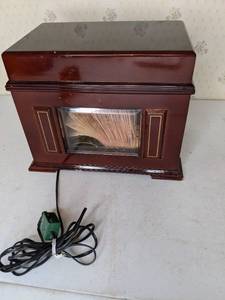 lot 130 image: Beautiful Wood Music Box