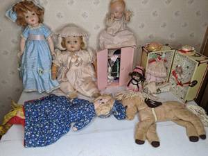 lot 141 image: Assorted Vintage Dolls & Accessories