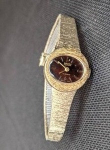 lot 106 image: Vintage Gruen Gold Plated Ladies Wristwatch w Metal Band