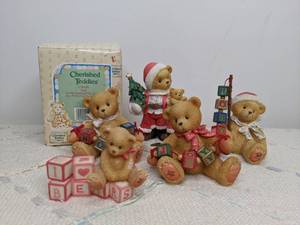 lot 572 image: Five Cherished Teddies Christmas Themed