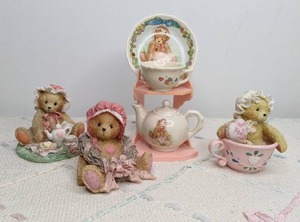 lot 573 image: Three Cherished Bears Figurines & Mini Tea Cups