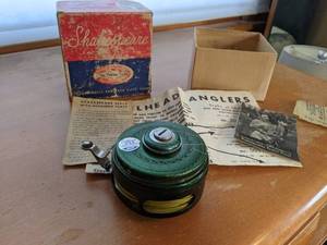 lot 239 image: Vintage Shakesepeare Silent Tru-Art no. 1835 Automatic Fly Fishing Reel w Box, Manual