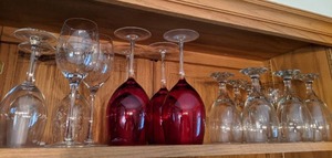 lot 253 image: Assorted Wine & Water Glasses