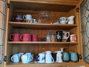 lot 254 image: Three Shelves Filled w Mugs & Assorted Glassware