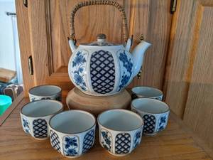 lot 255 image: Beautiful Japanese Tea Set