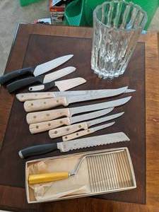 lot 264 image: Cake Breaker & Assorted Kitchen Knives