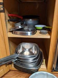 lot 275 image: Assorted Pots, Pans and Bakeware