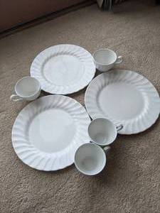 lot 304 image: Myott Meakin Staffordshire England Plates & Cups