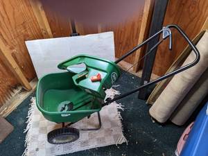 lot 400 image: Scotts Broadcast Seed Spreader