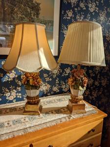 lot 215 image: Pair of Floral Table Lamps