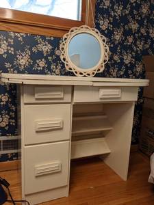 lot 220 image: Vintage 1950s Desk with Mirror