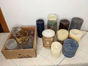 lot 589 image: Beautiful Pillar Candles & Holders