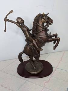 lot 603 image: Princess Yenenga Bronze Statue