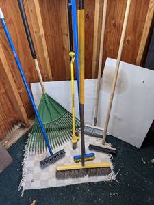 lot 401 image: Garden Weeder, Rake and Assorted Brooms