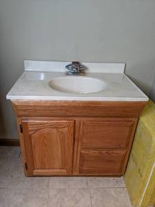 lot 624 image: Commode with Sink