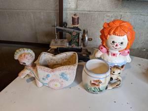 lot 628 image: Vintage Child-Sized Sewing Machine, Ceramic Raggedy Ann Piggy Bank, Et Cetera
