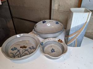 lot 633 image: Earthenware Floral Dinnerware & Signed Vase