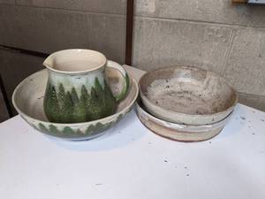 lot 634 image: Glazed Ceramic Pottery