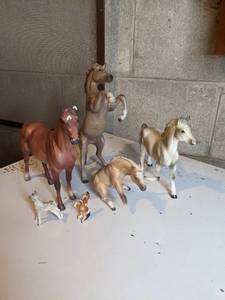 lot 637 image: Six Horse Figurines