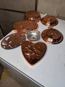 lot 642 image: Copper-Toned Floral Cookware - Souffle Mold, Et Cetera
