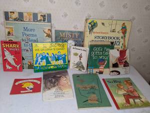 lot 159 image: A Dozen Vintage Childrens Books